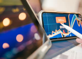 Operador de múltiples mercados que estudia alternativas de forex, Ethereum y Bitcoin